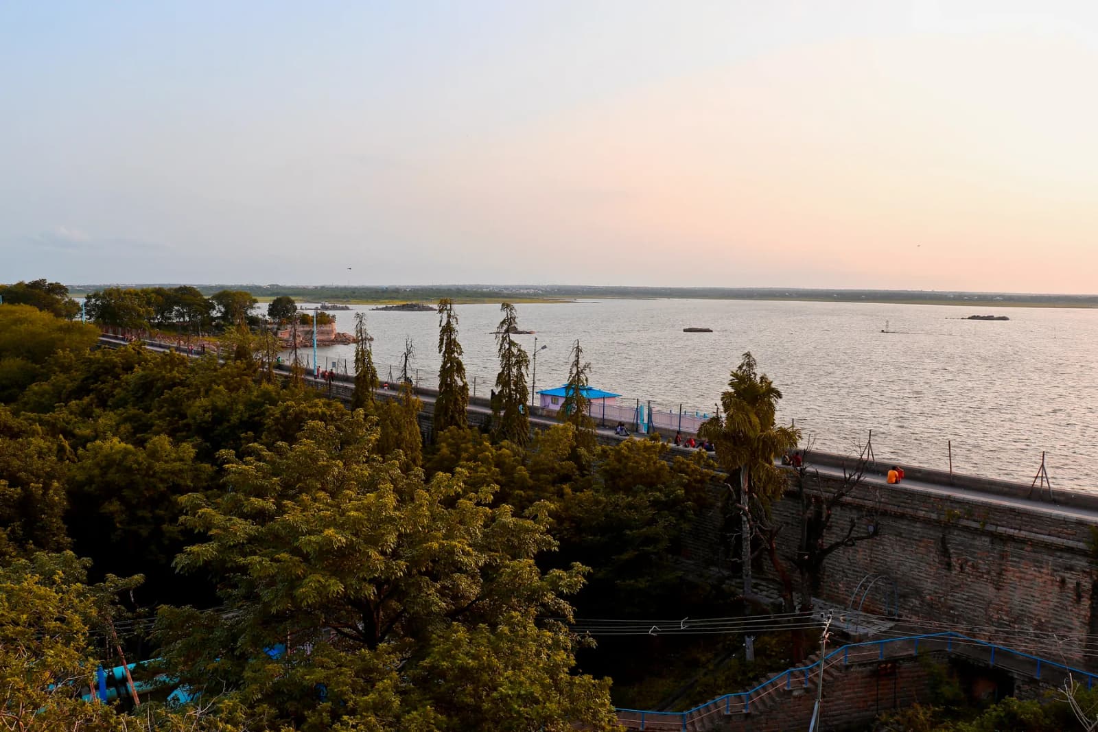 The retaining wall and road on Osman Sagar, Gandipet