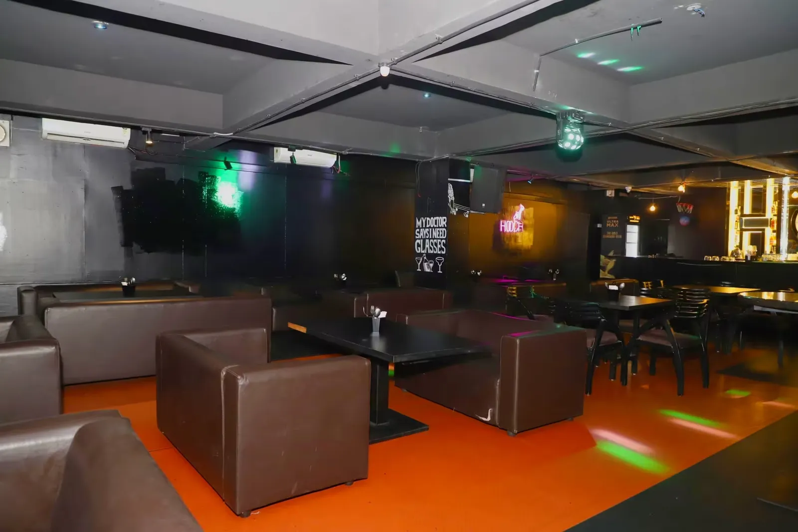 Hooch - Club & Kitchen, photograph 3