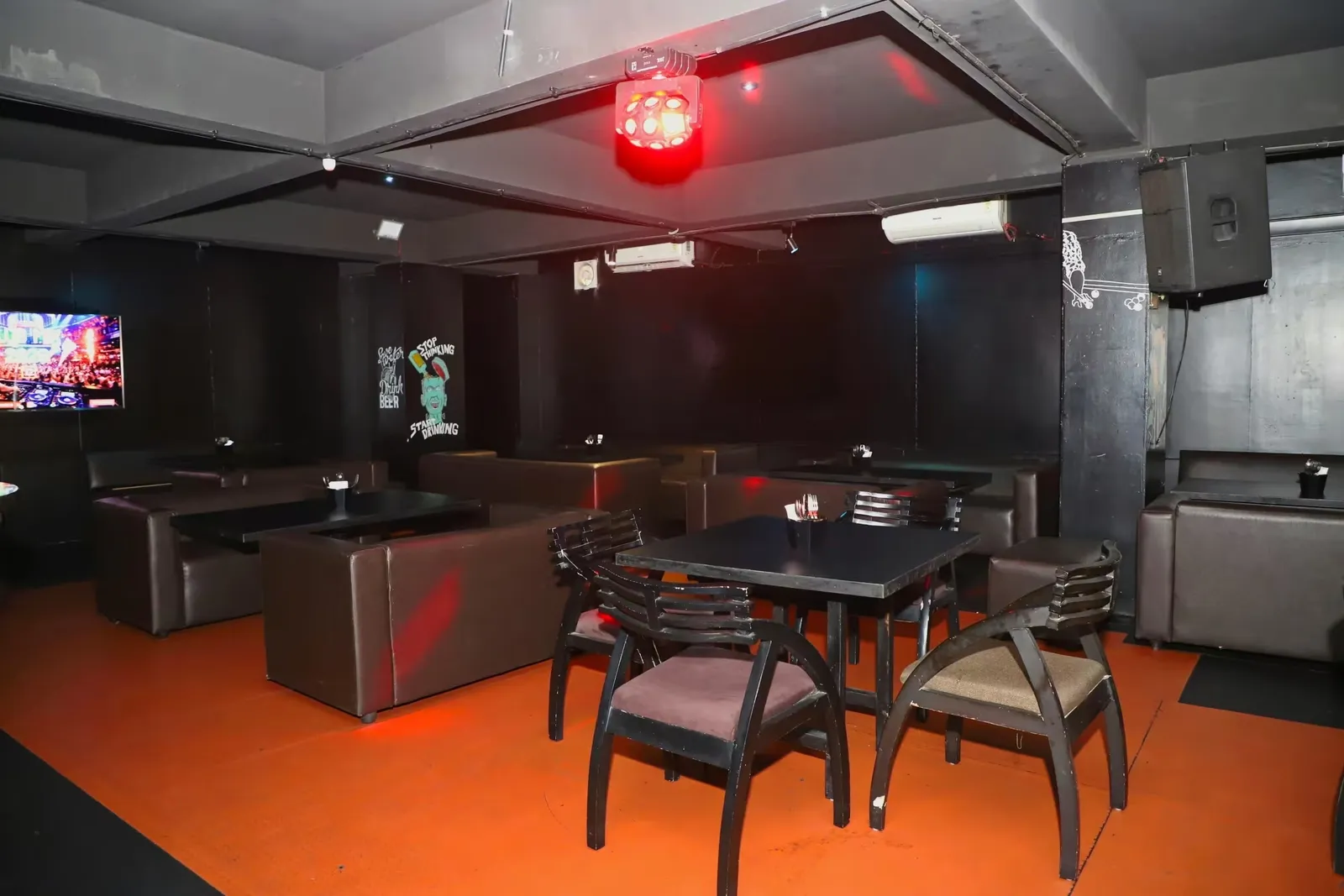 Hooch - Club & Kitchen, photograph 7