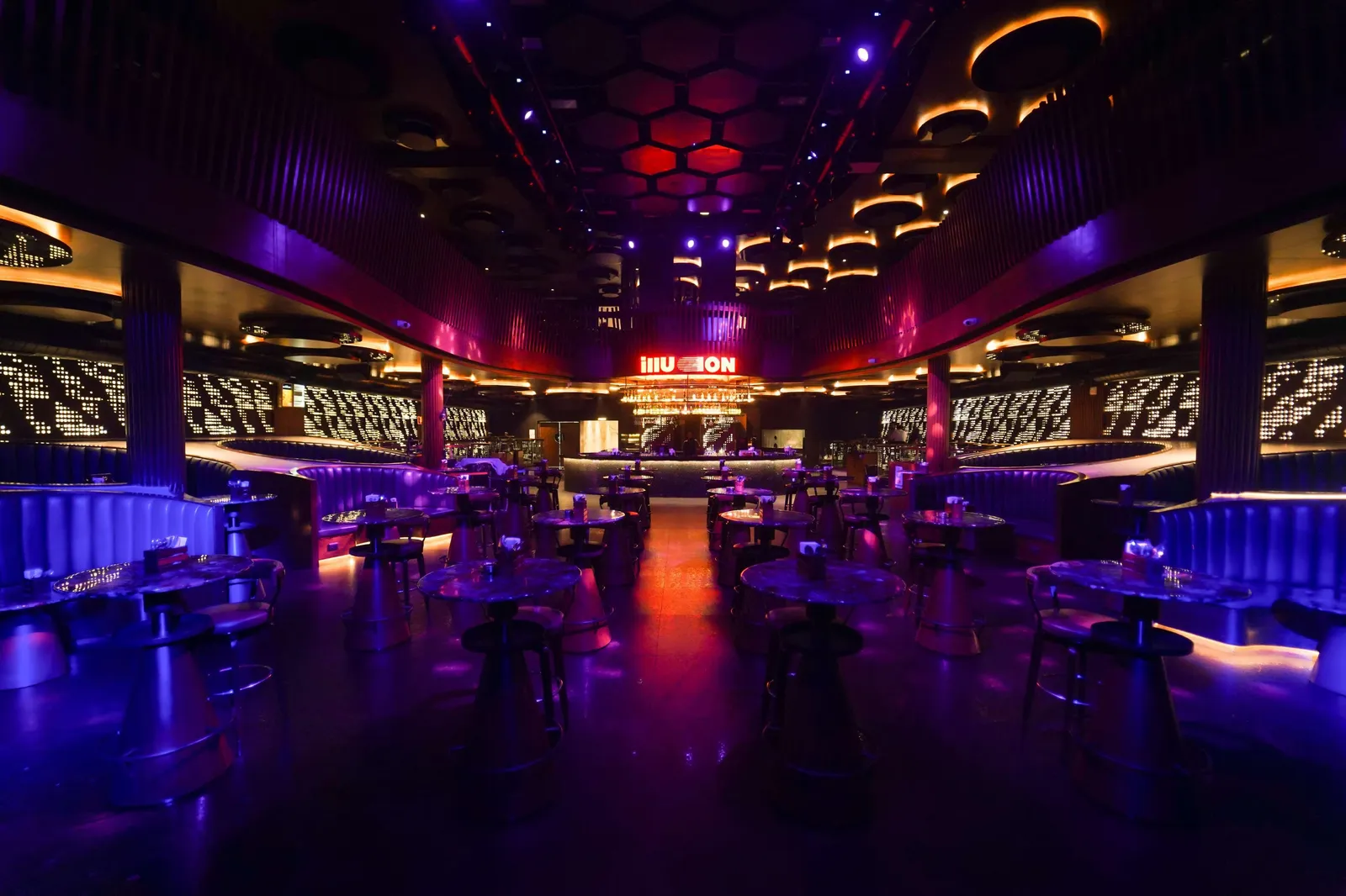Illuzion Club & Kitchen, photograph 2
