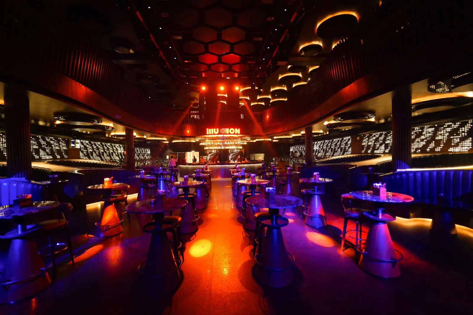 Illuzion Club & Kitchen, photograph 3