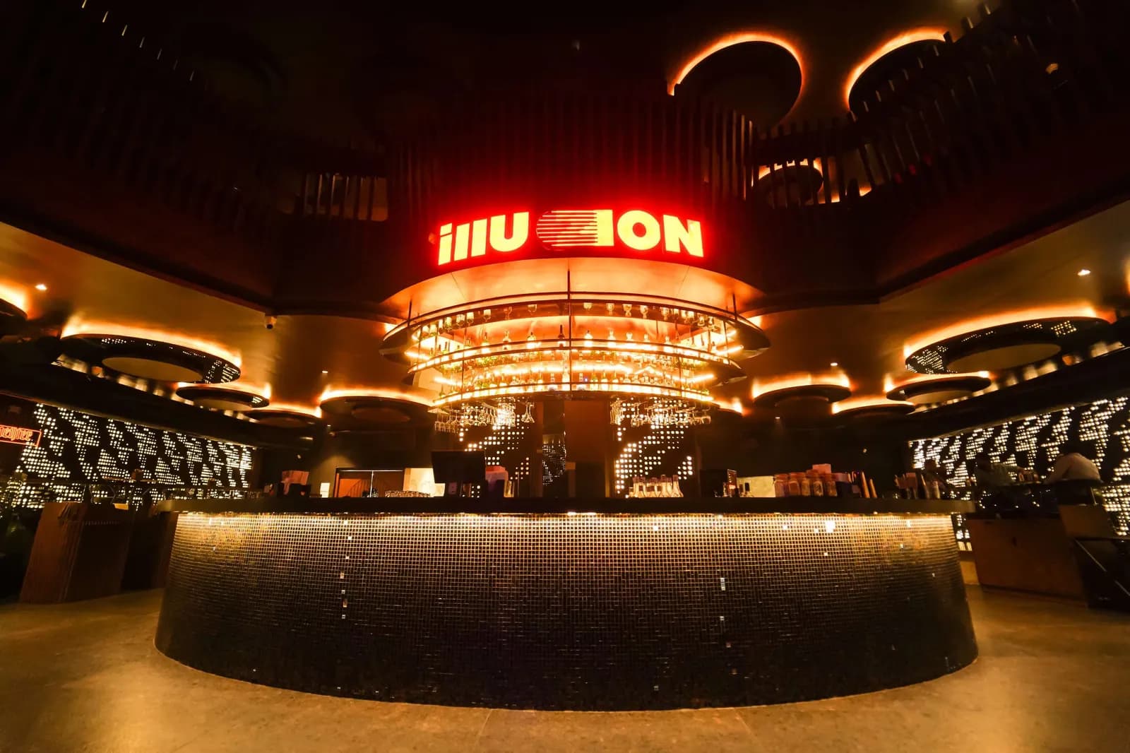 Illuzion Club & Kitchen, photograph 4