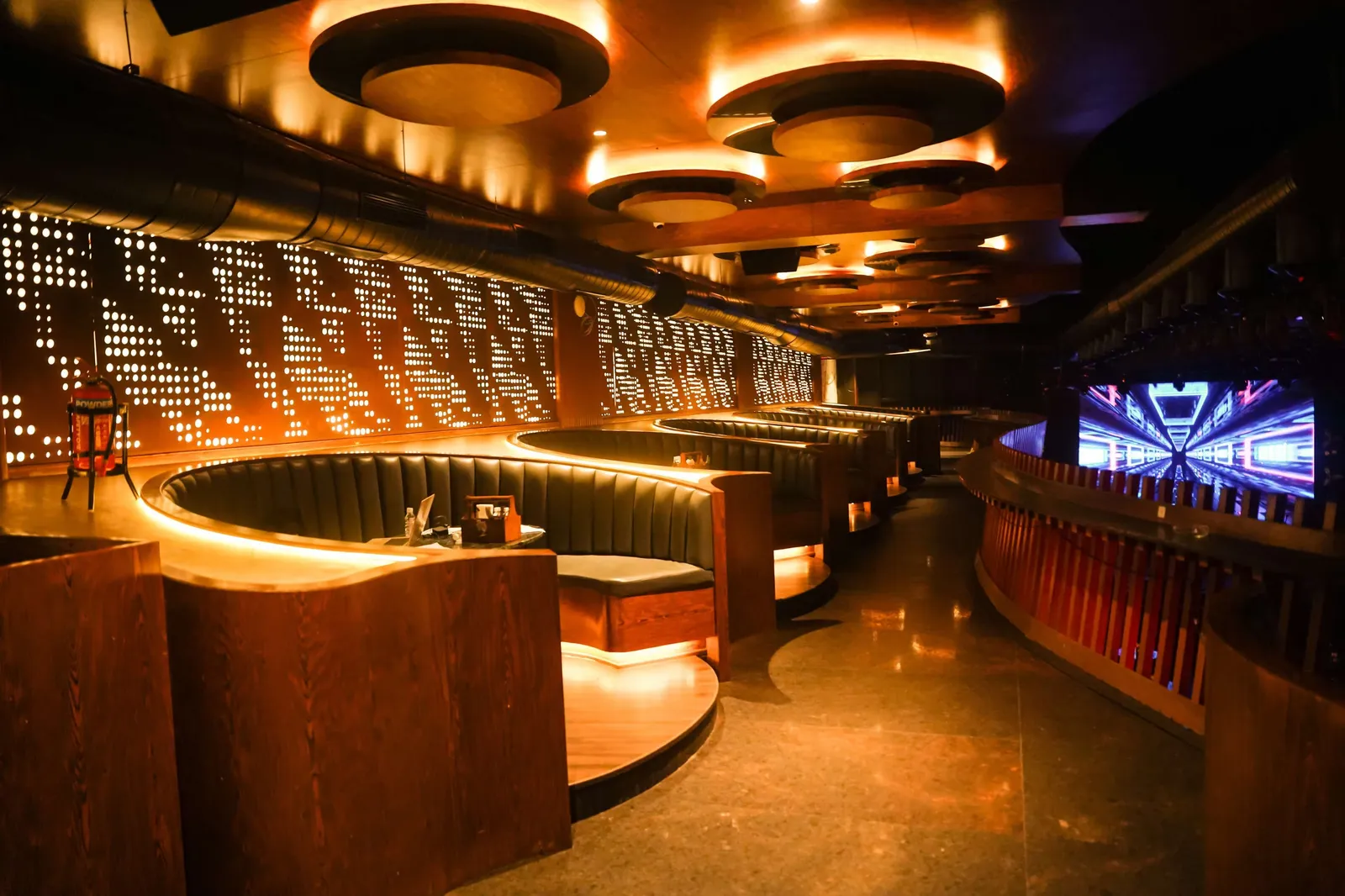 Illuzion Club & Kitchen, photograph 7