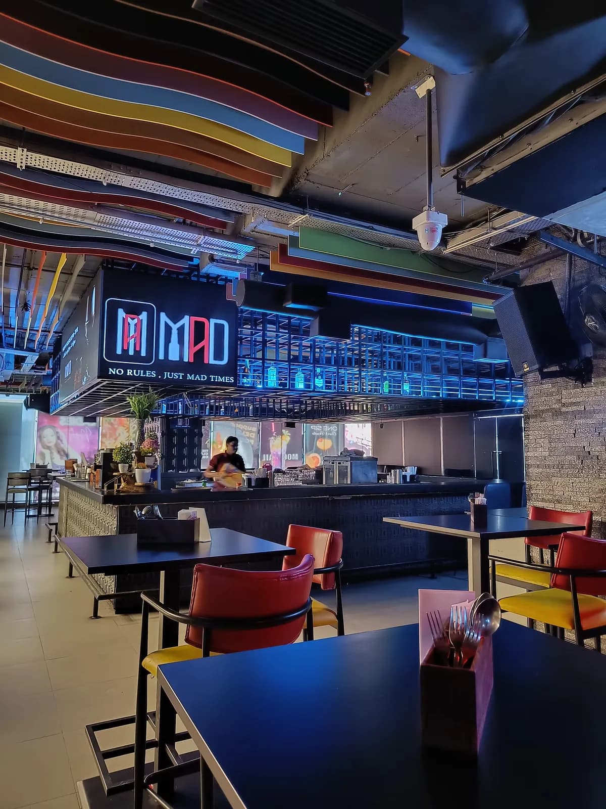 MAD Club & Kitchen, photograph 3