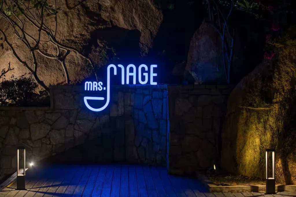 Mrs. Mage, photograph 2
