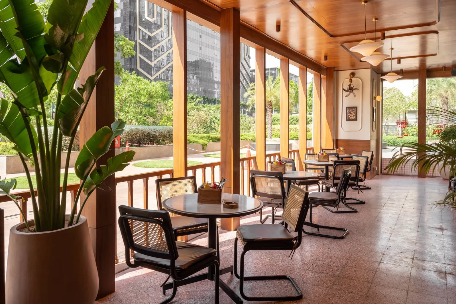 Peanuts Bar, photograph 1