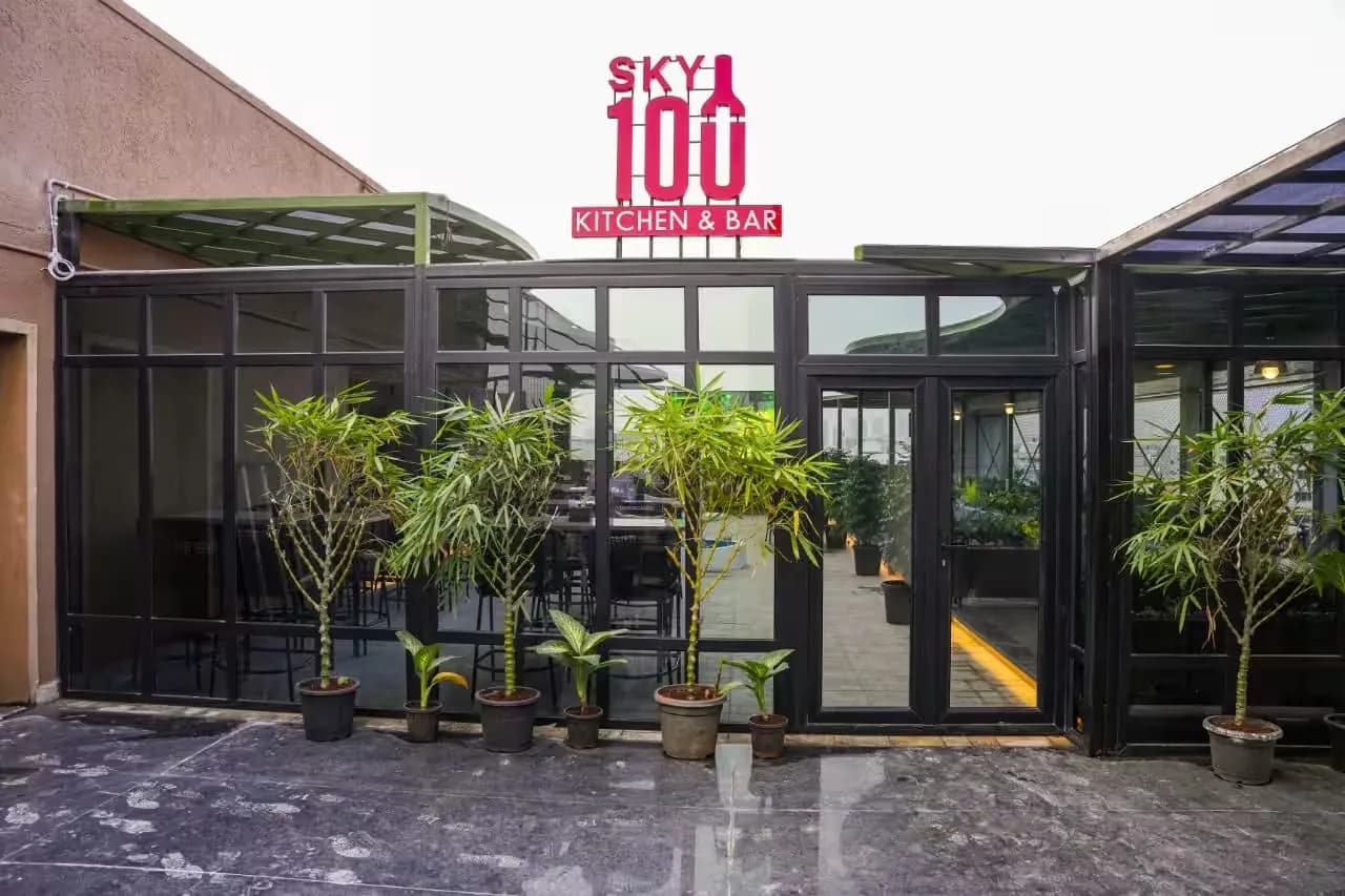Sky100 Kitchen & Bar, photograph 5