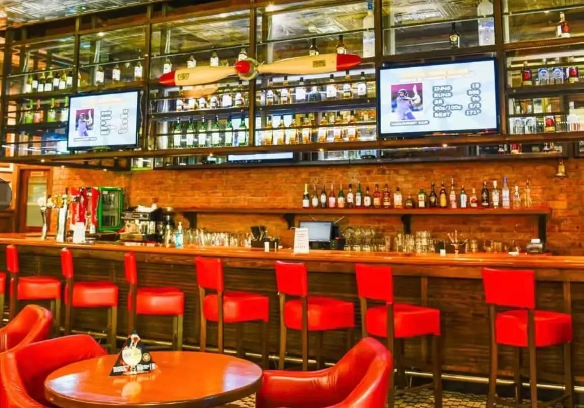 TGI Fridays, photograph 2