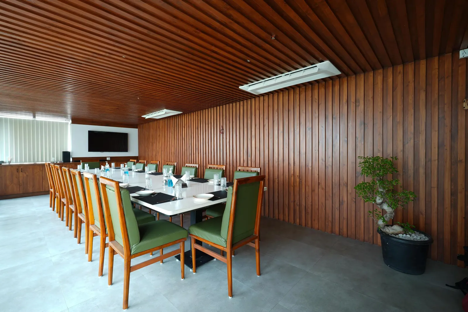 The Night Bird Bar & Kitchen, photograph 7