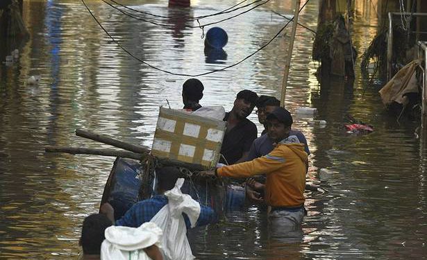 Hyderabad floods | Police personnel turn real heroes