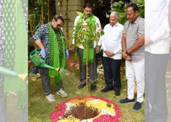 Shankar Mahadevan participates in Green India Challenge
