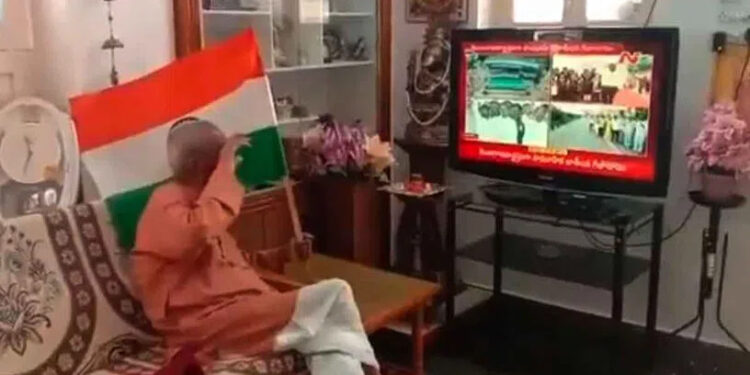 This video of a 97-year-old man singing national anthem will warm your heart